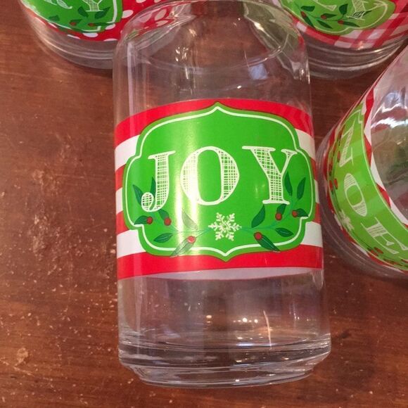 TMD Holdings 4 piece Christmas glasses set - Picture 2 of 10